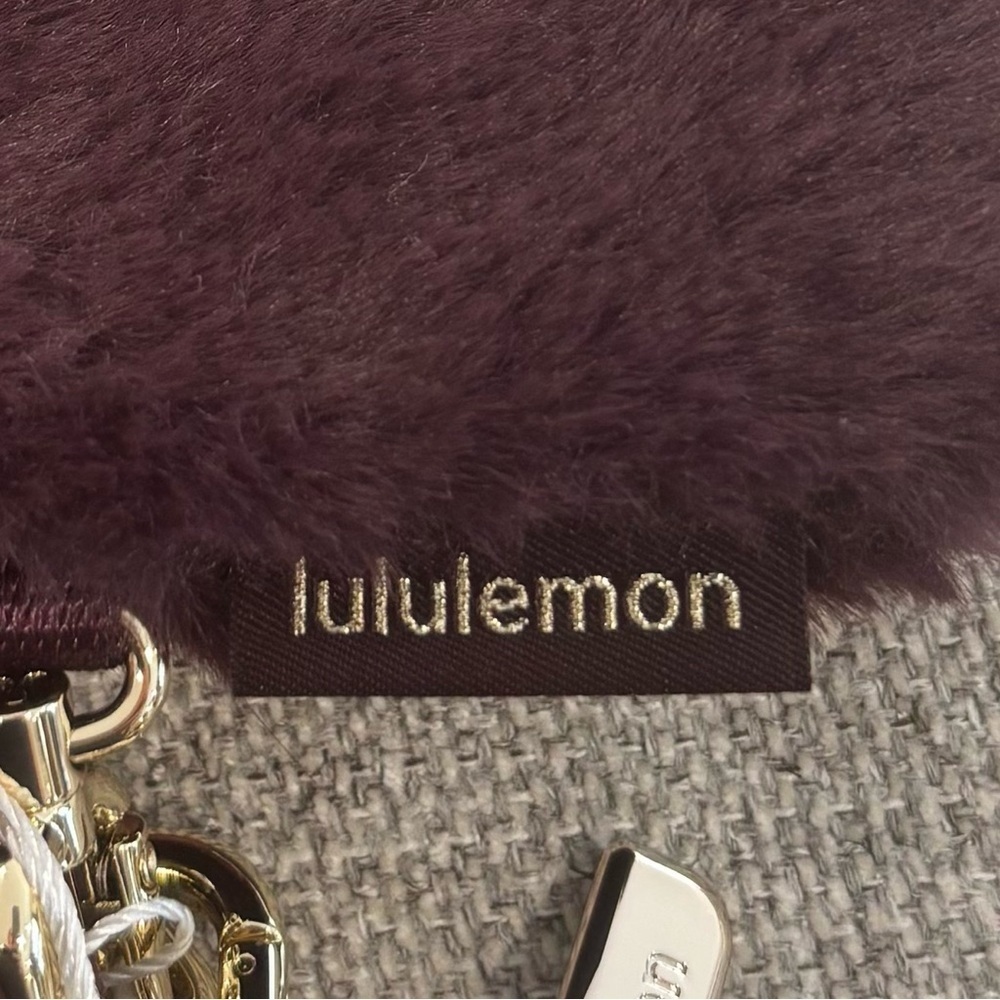 NWT Lululemon Dual Pouch Wristlet *Plush Fleece In Black Plum/Gold - Picture 6 of 8